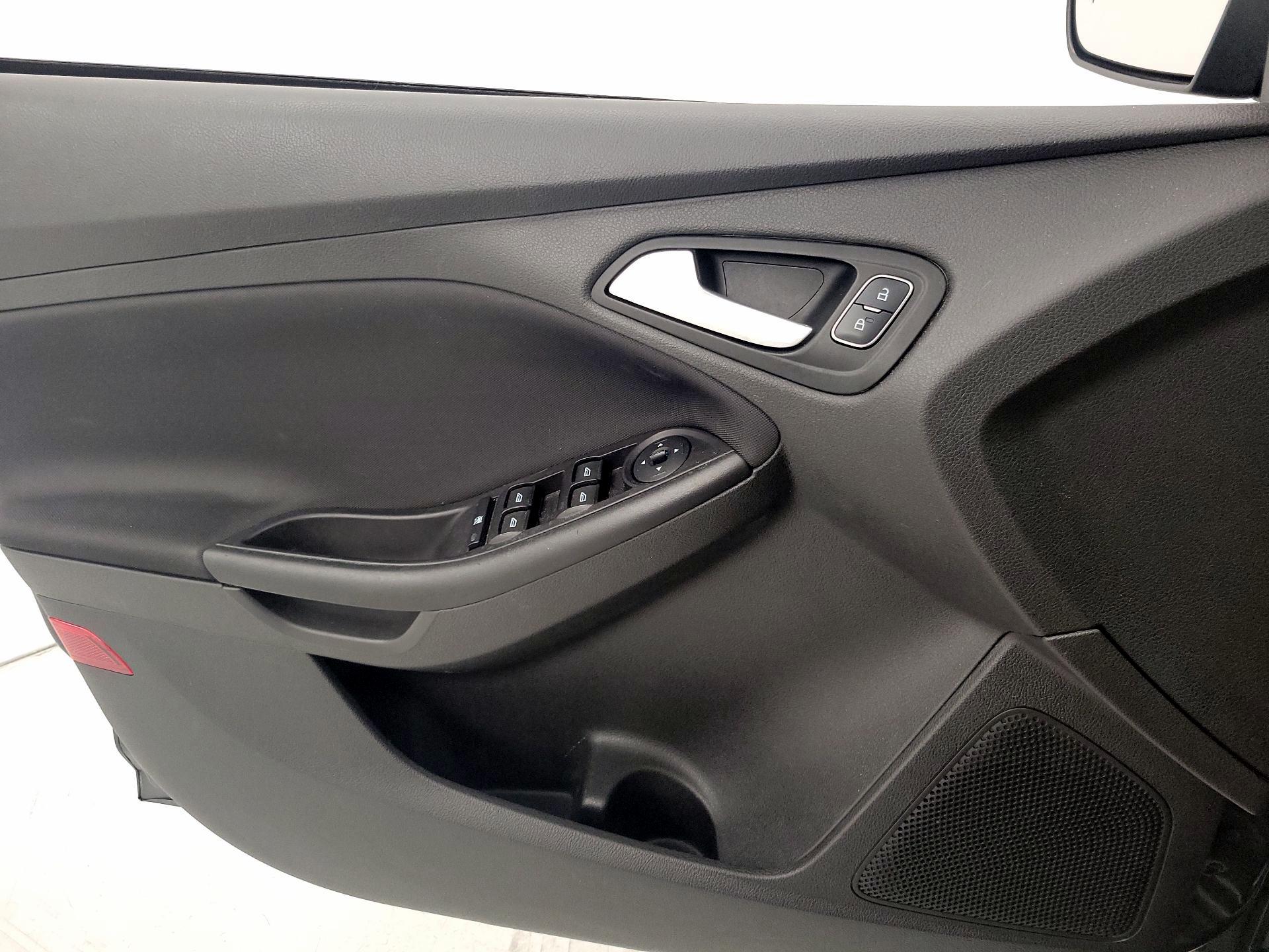 Thumbnail: 2017 Ford Focus - 12