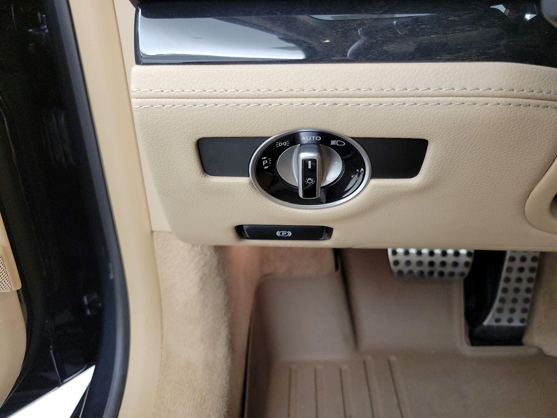 Thumbnail: 2016 Mercedes-Benz SL-Class - 13