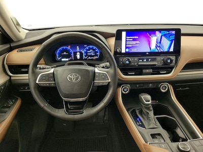 Steering Wheel & Instrument Cluster (On)