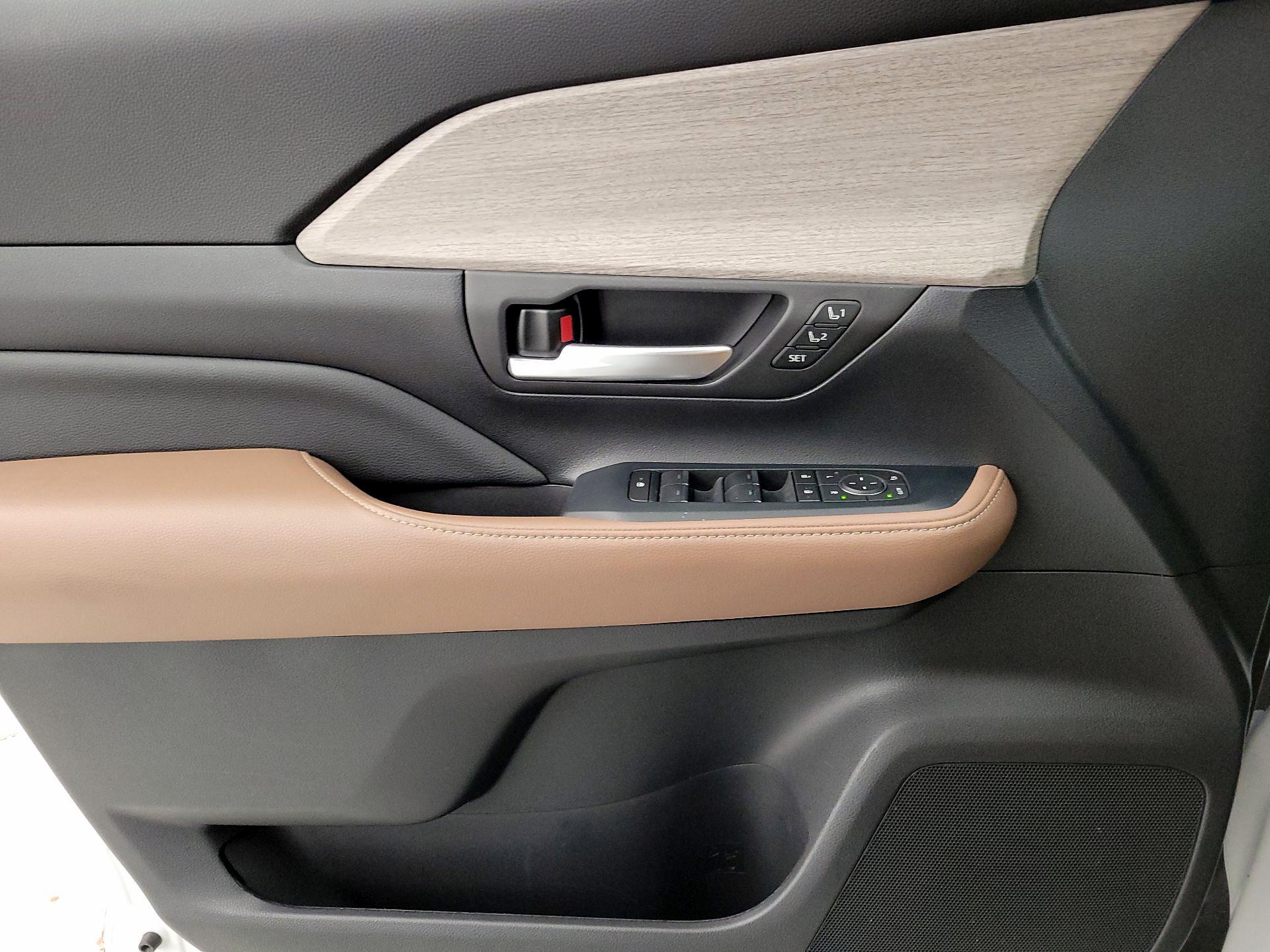 Thumbnail: 2024 Toyota Grand Highlander - 12