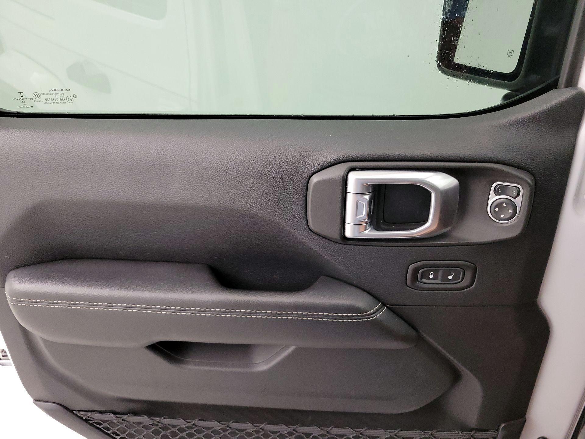 Thumbnail: 2018 Jeep Wrangler - 12