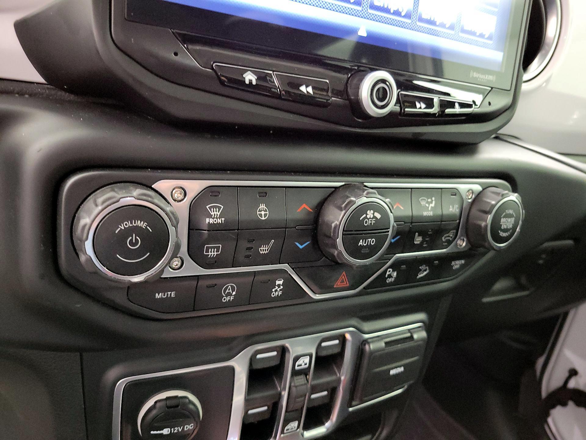 Thumbnail: 2018 Jeep Wrangler - 16