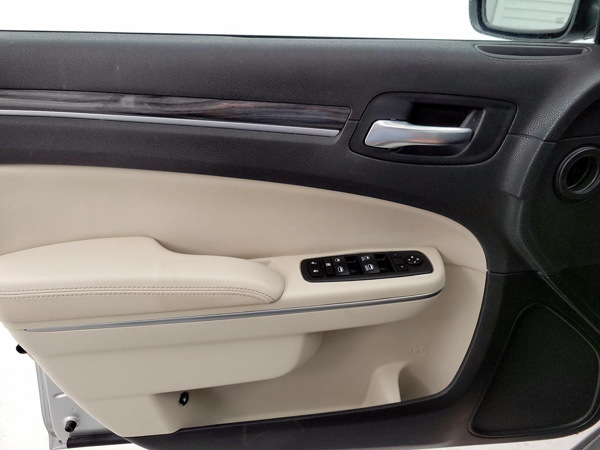 Thumbnail: 2022 Chrysler 300 - 12