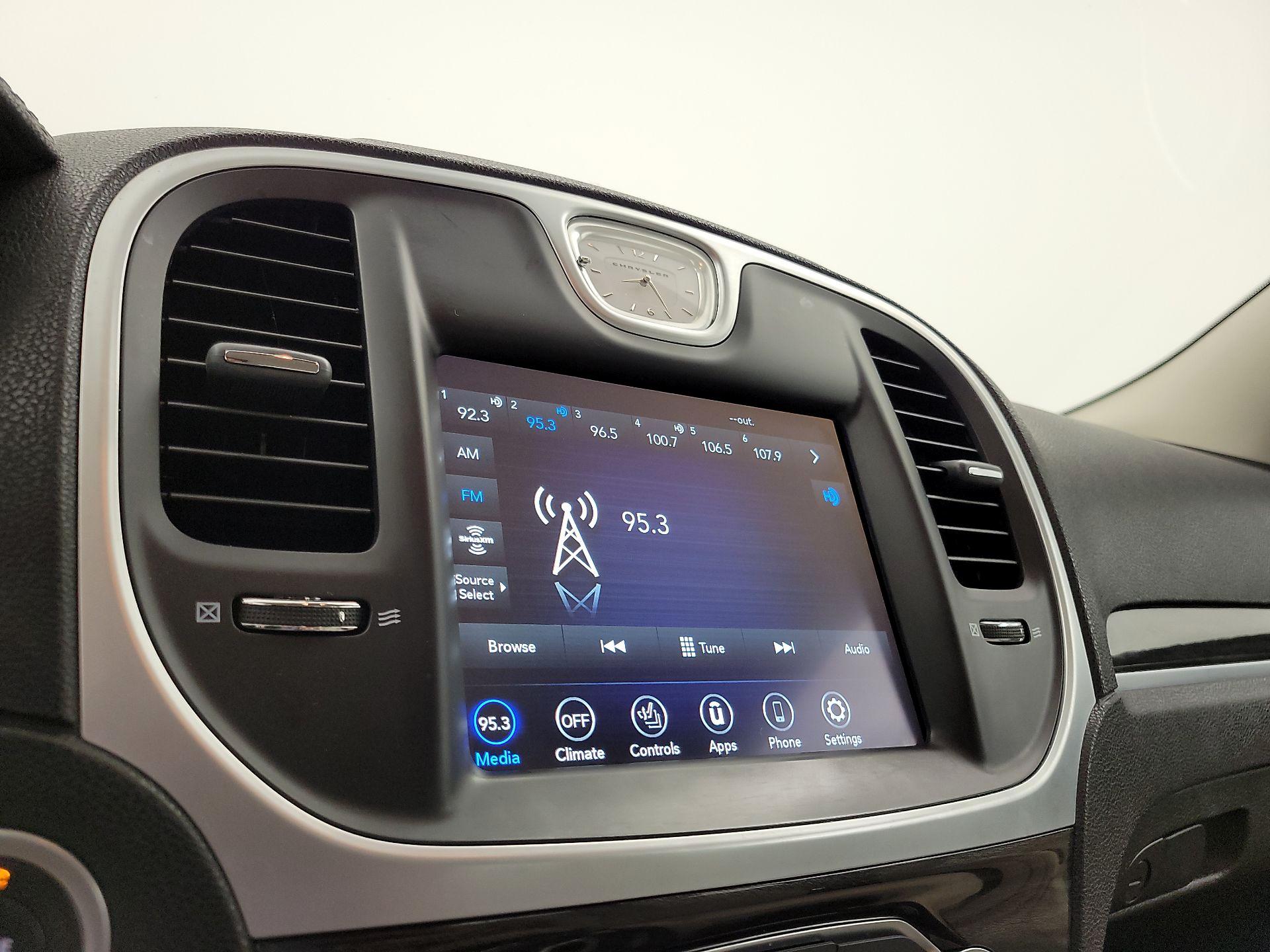 Thumbnail: 2022 Chrysler 300 - 15