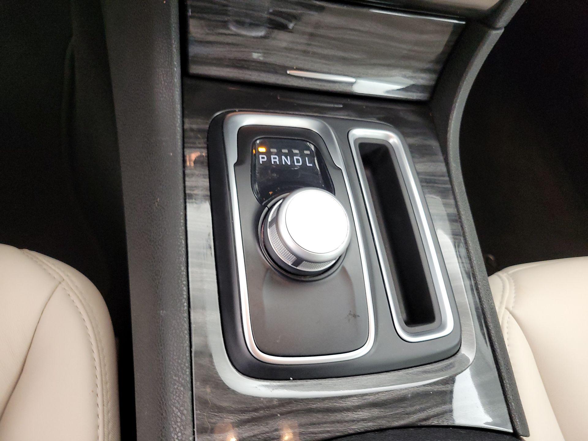 Thumbnail: 2022 Chrysler 300 - 17