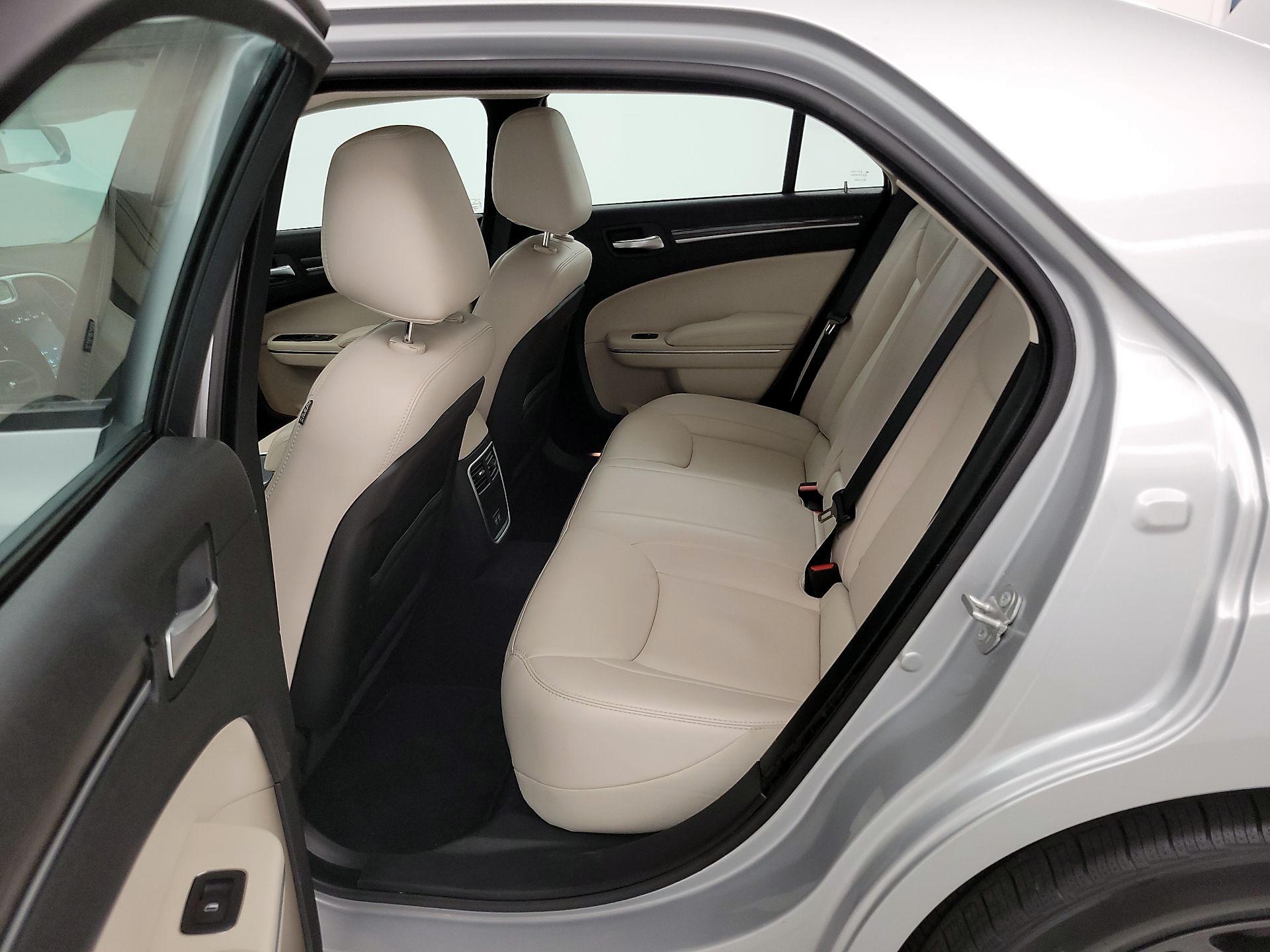 Thumbnail: 2022 Chrysler 300 - 19