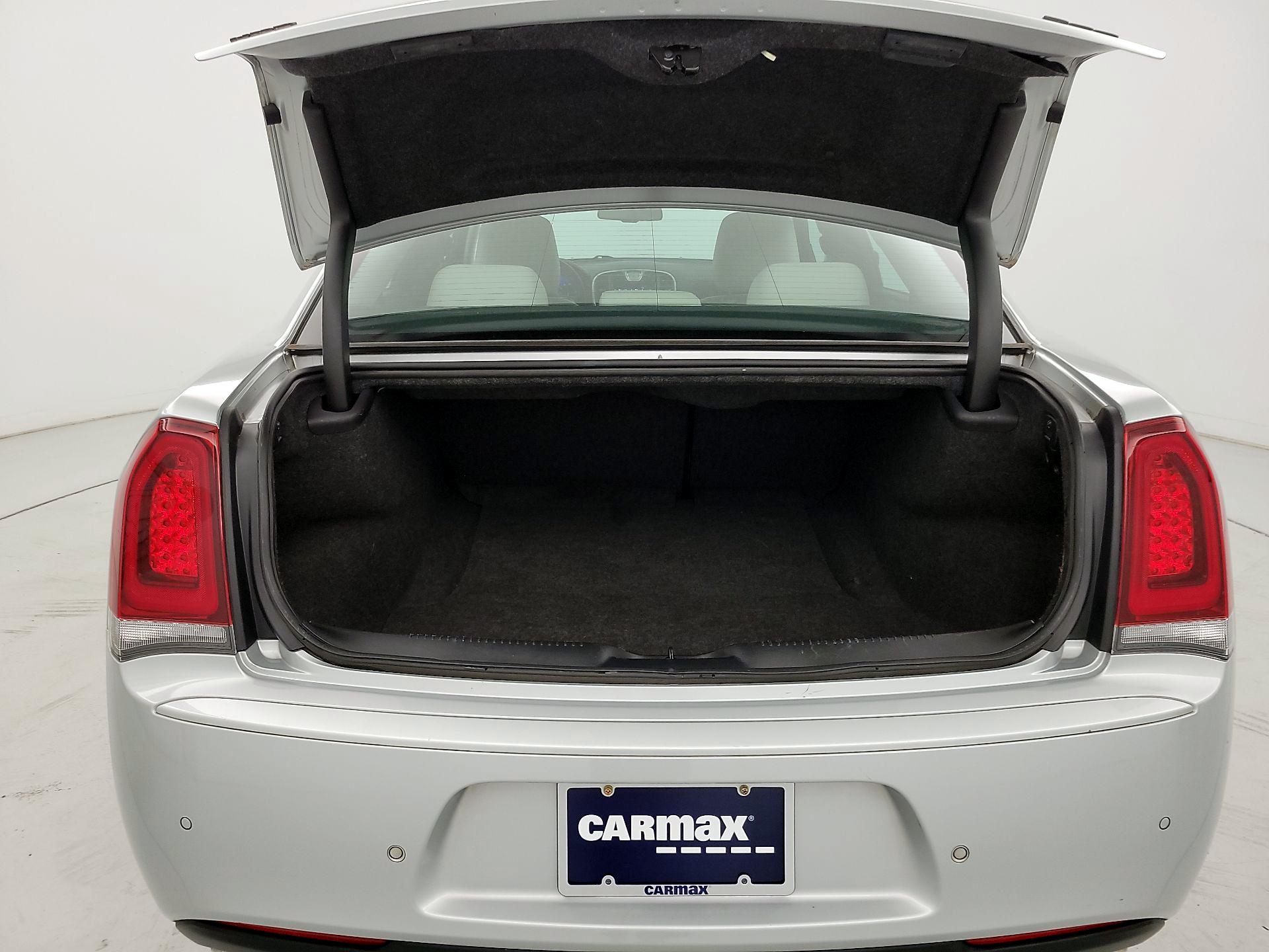 Thumbnail: 2022 Chrysler 300 - 20