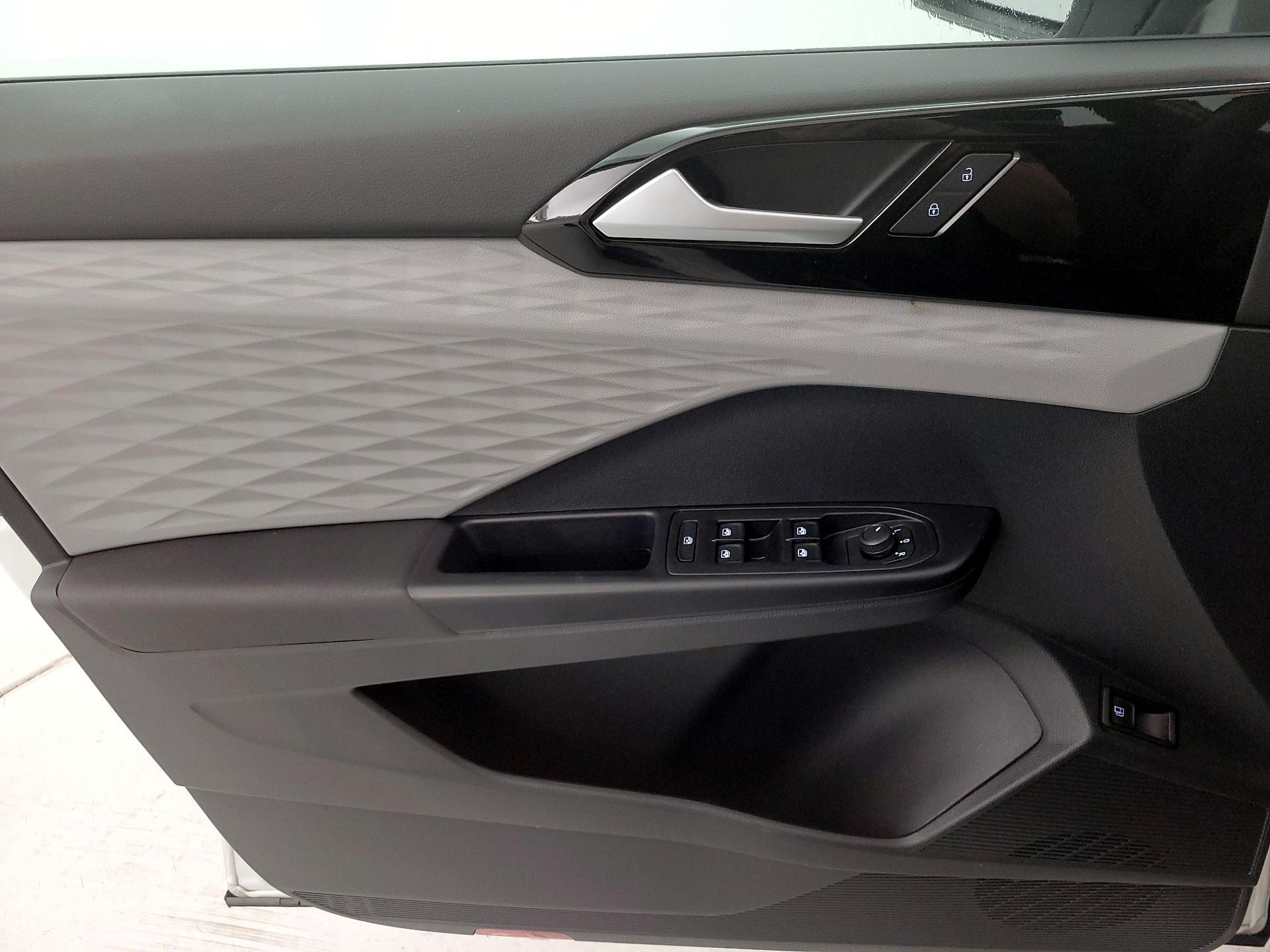 Thumbnail: 2023 Volkswagen Taos - 12