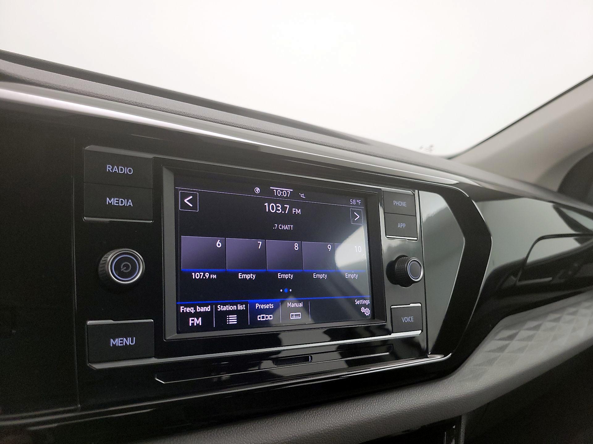 Thumbnail: 2023 Volkswagen Taos - 15