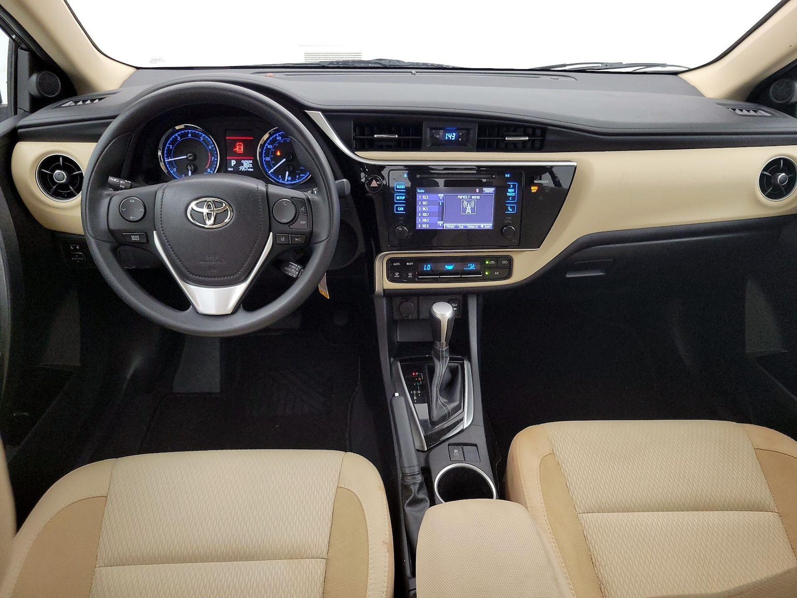 2017 Toyota Corolla LE - Photo 10