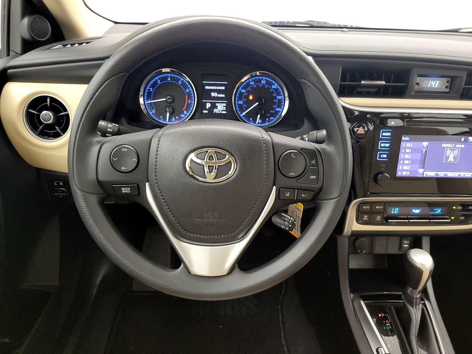 2017 Toyota Corolla LE - Photo 11