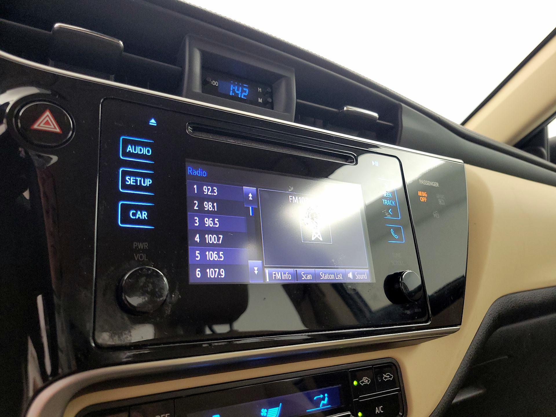 Thumbnail: 2017 Toyota Corolla - 15