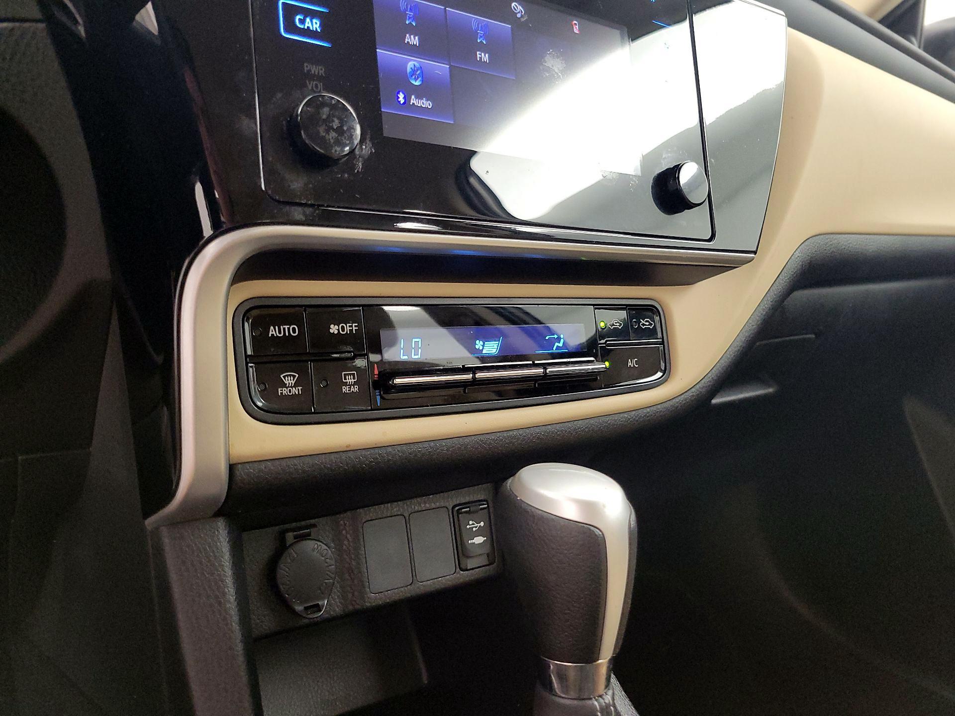 Thumbnail: 2017 Toyota Corolla - 16