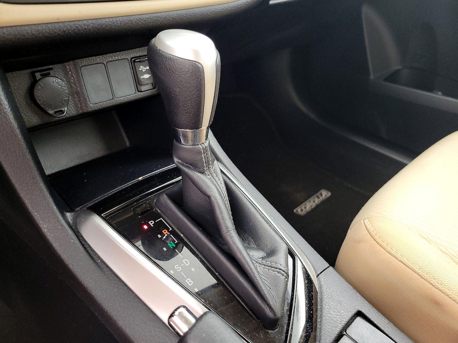 2017 Toyota Corolla LE - Photo 18