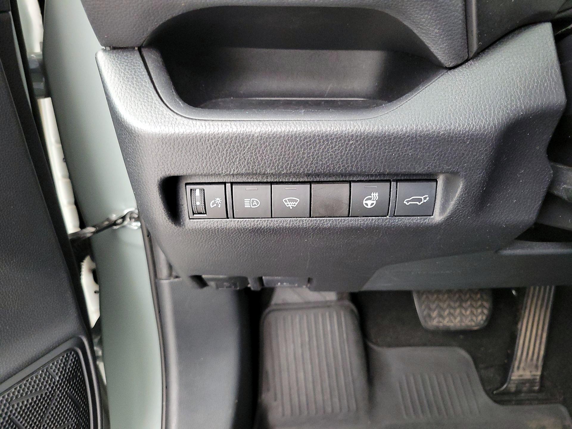 Thumbnail: 2019 Toyota RAV4 - 13