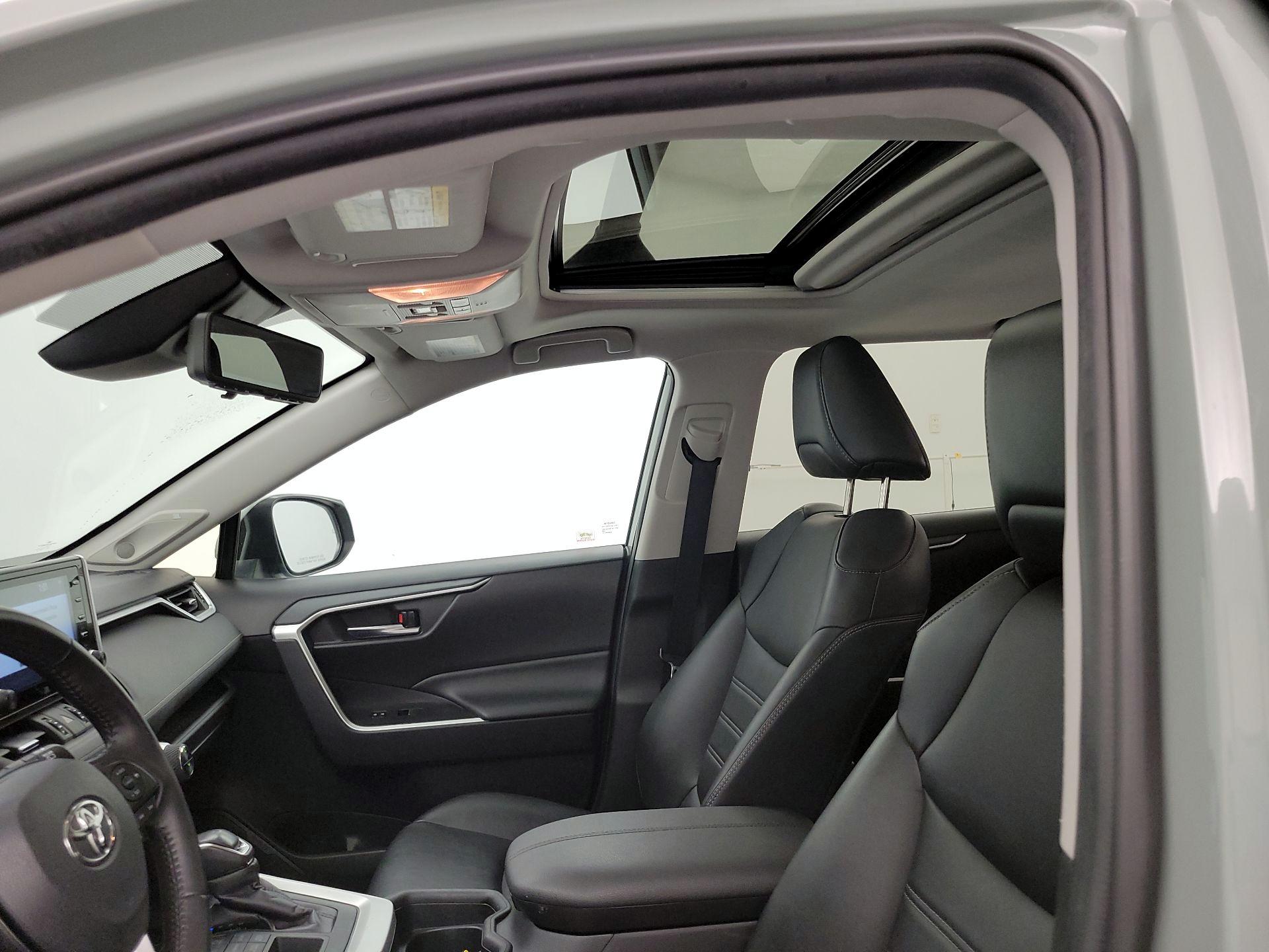 Thumbnail: 2019 Toyota RAV4 - 19