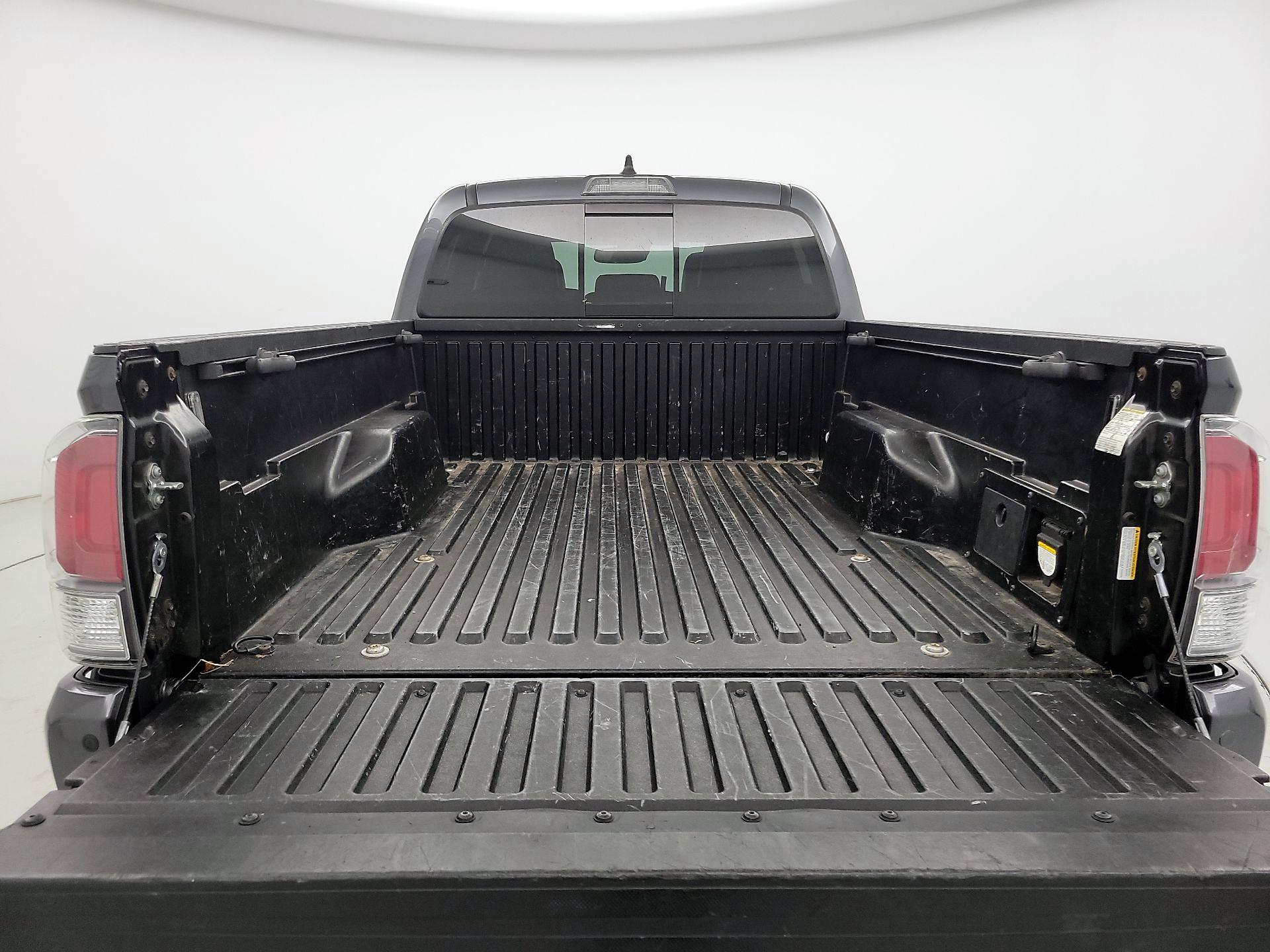 Thumbnail: 2021 Toyota Tacoma - 20