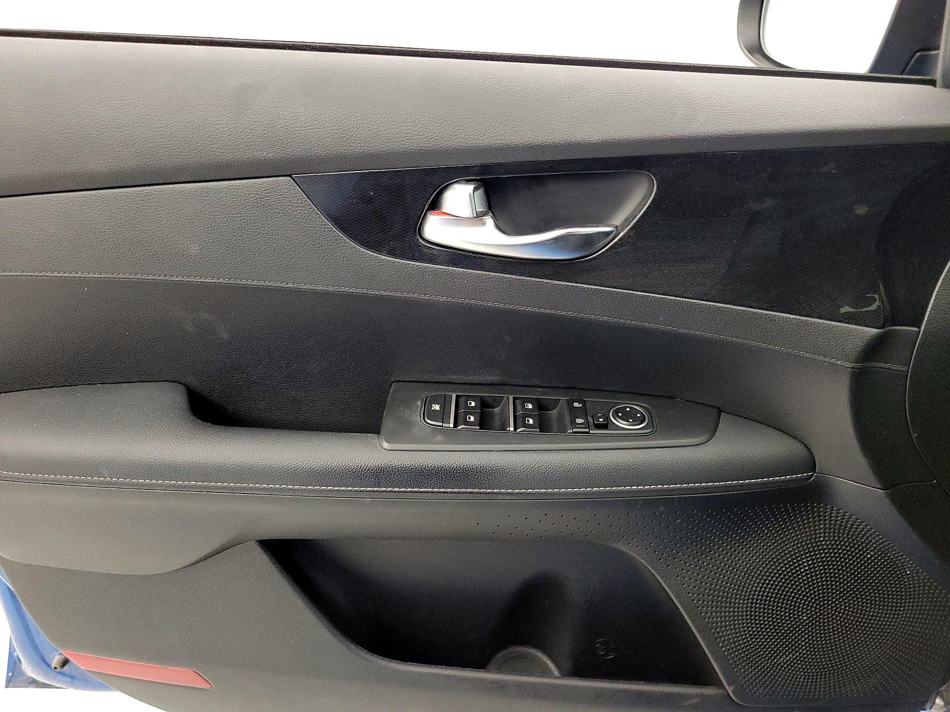 Thumbnail: 2022 Kia Forte - 12