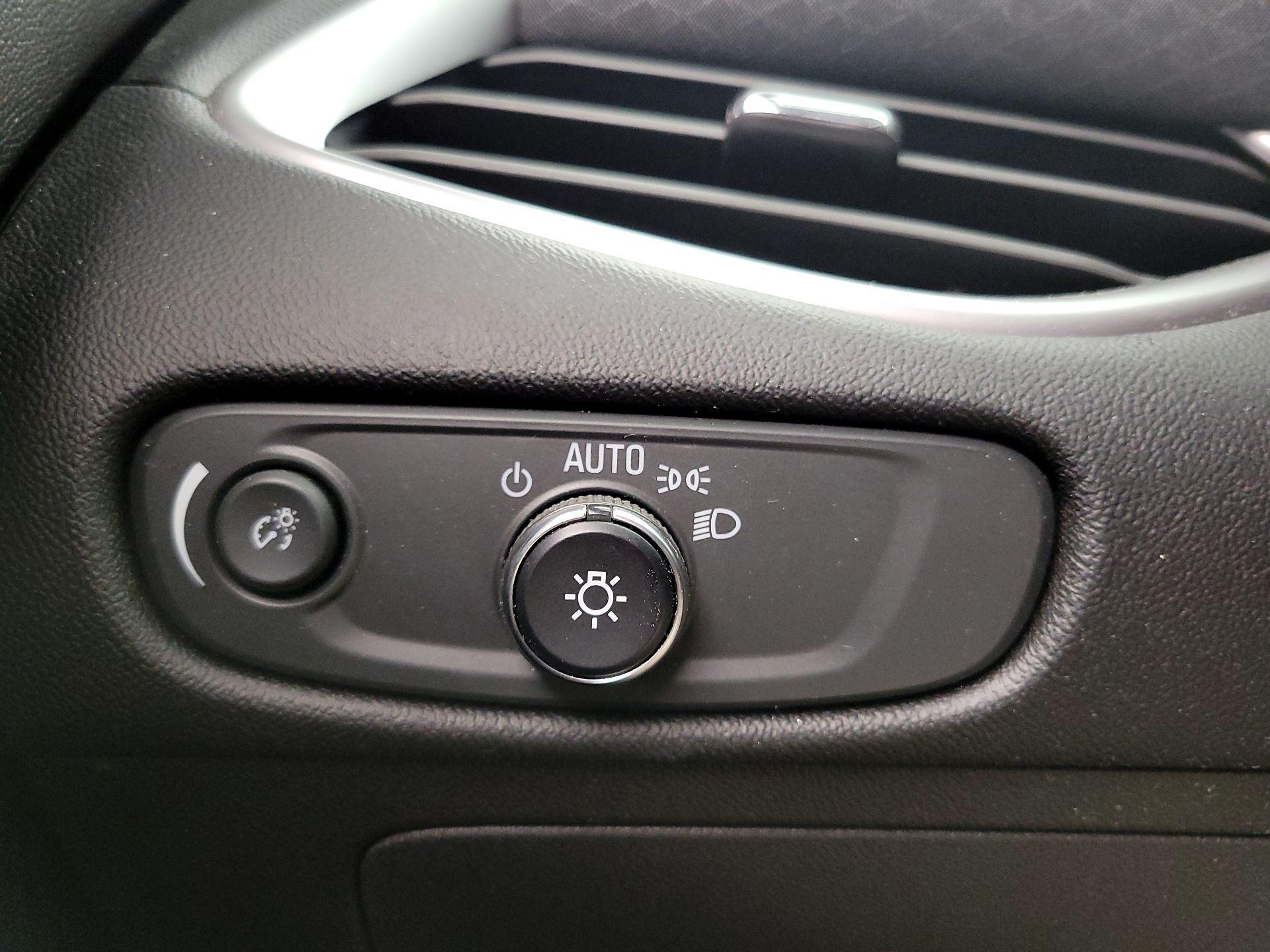 Thumbnail: 2022 Chevrolet Malibu - 13