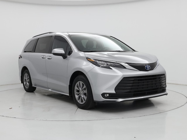 Silver 2025 Toyota Sienna XLE 7-Passenger FWD Minivan Front-Wheel Drive Automatic