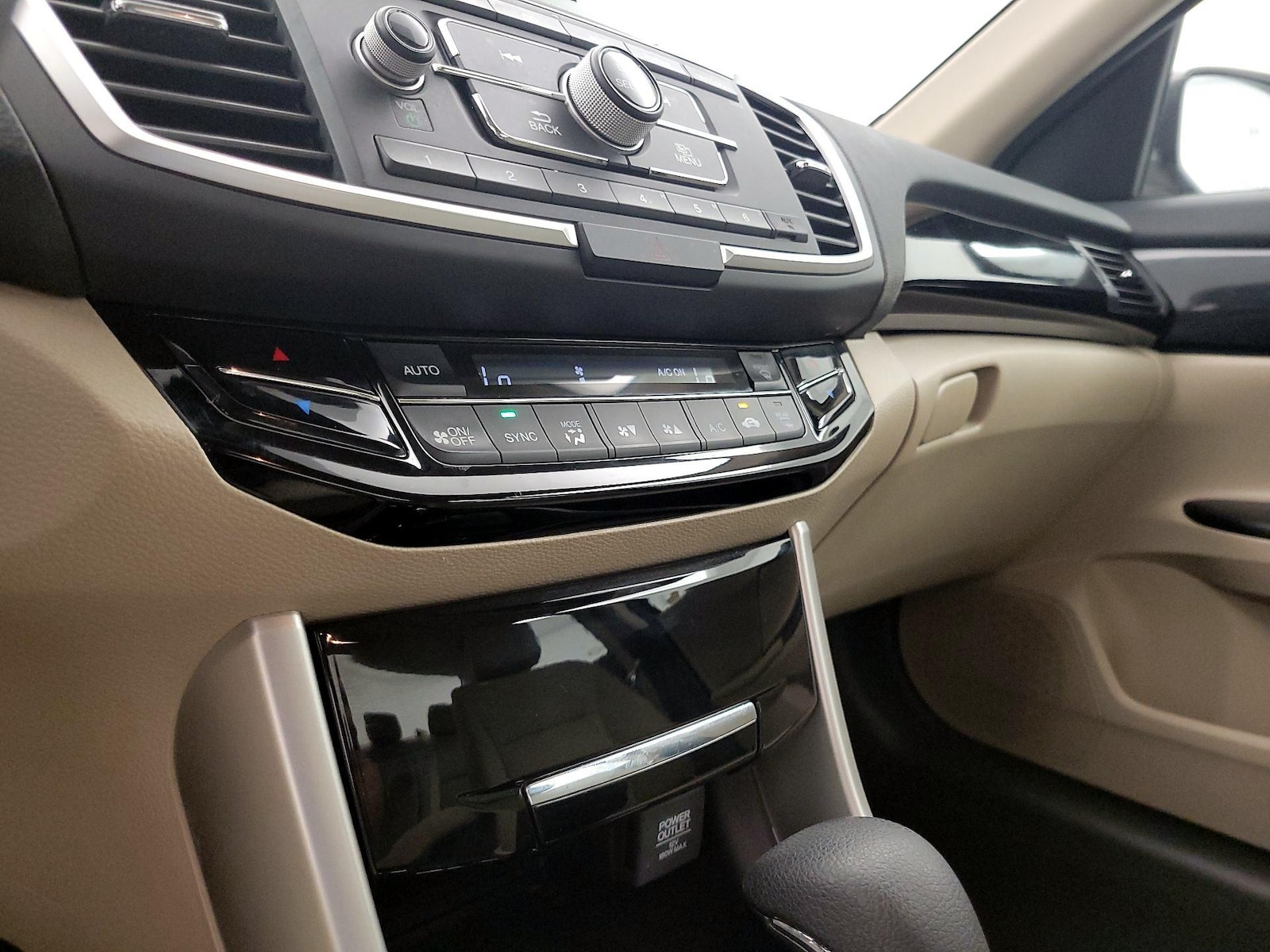 2016 Honda Accord LX - Photo 17