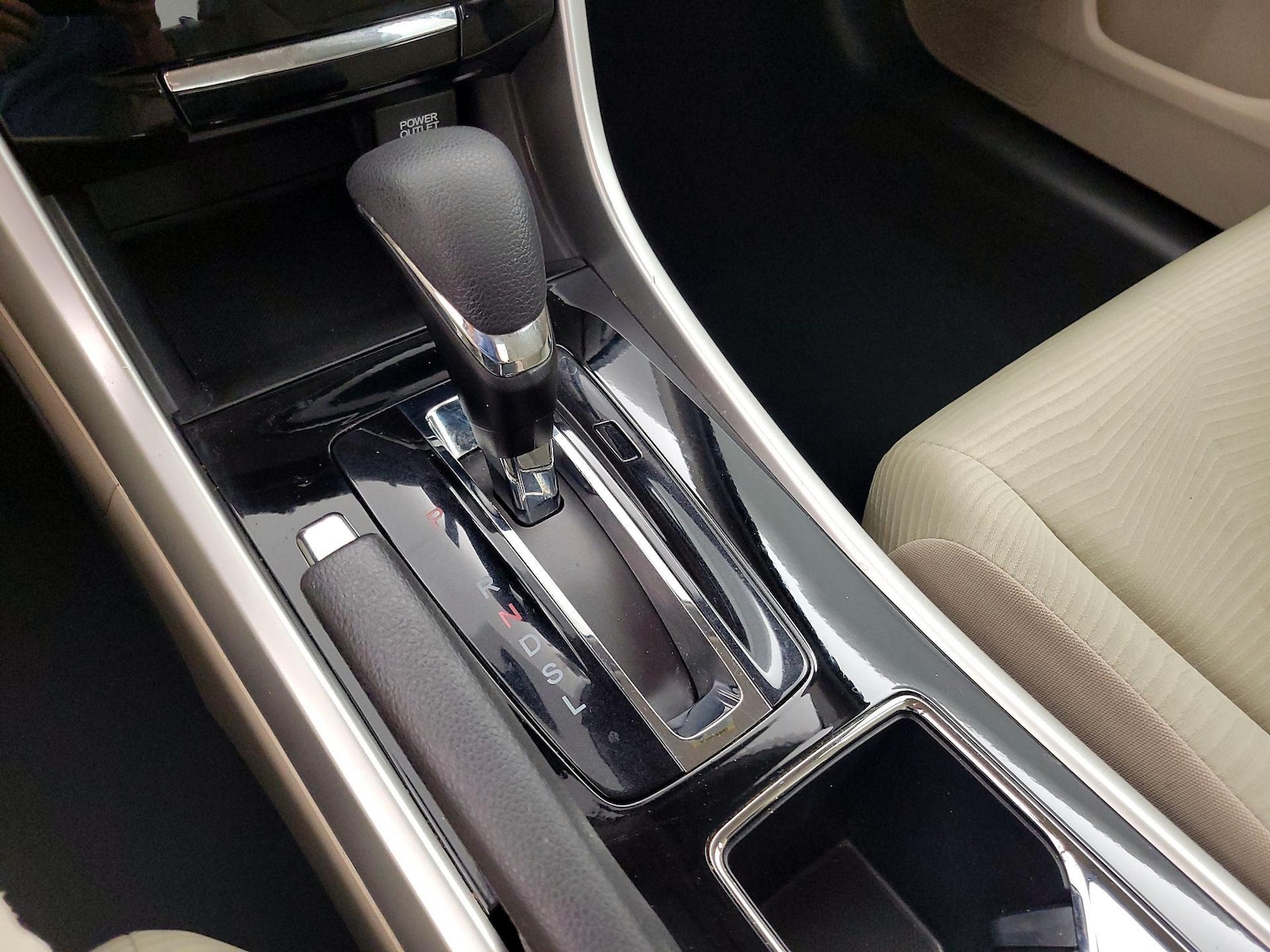 2016 Honda Accord LX - Photo 18