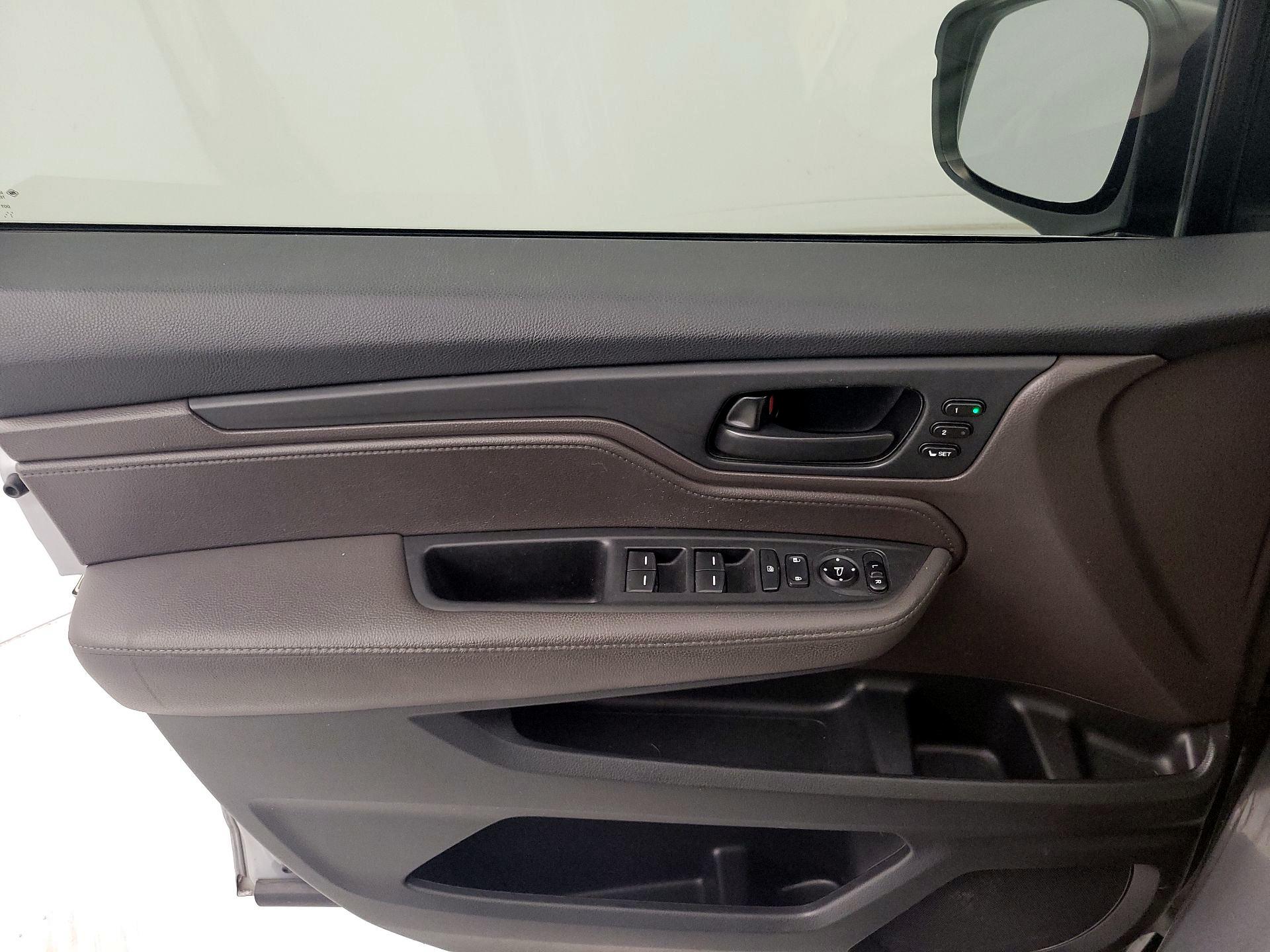 Thumbnail: 2019 Honda Odyssey - 12