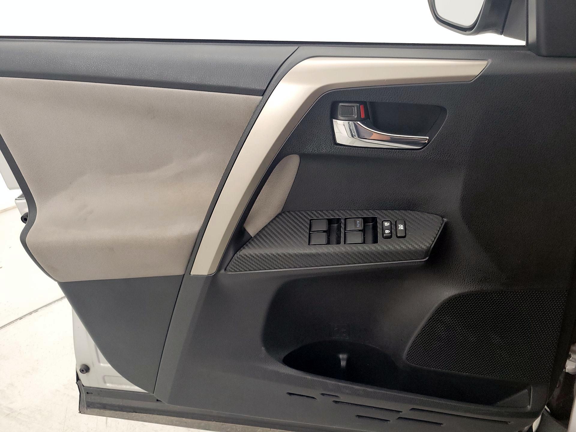 Thumbnail: 2015 Toyota RAV4 - 12