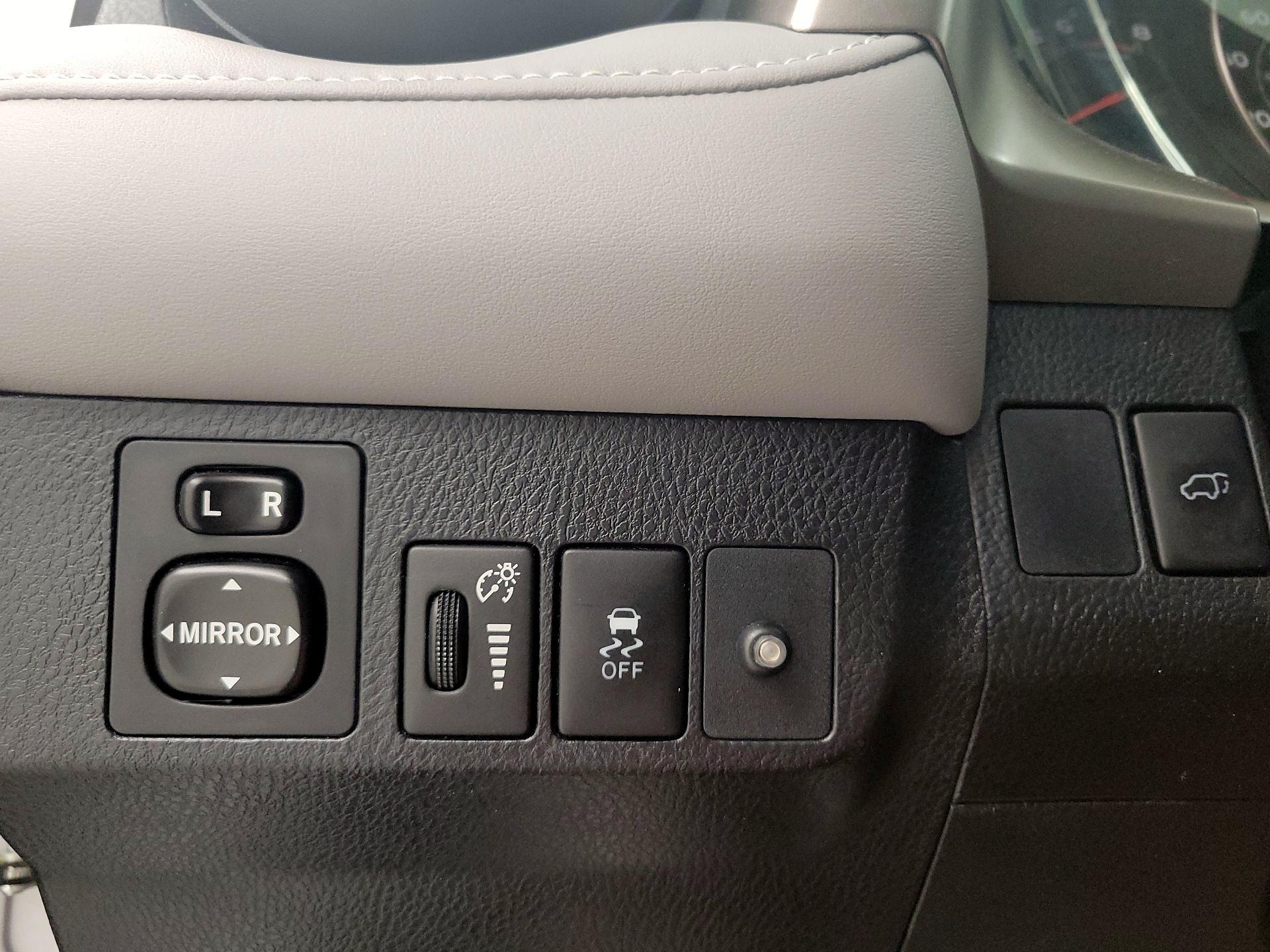 Thumbnail: 2015 Toyota RAV4 - 13