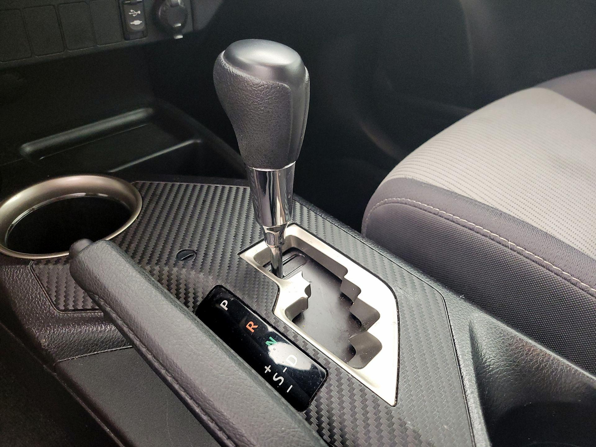 Thumbnail: 2015 Toyota RAV4 - 17