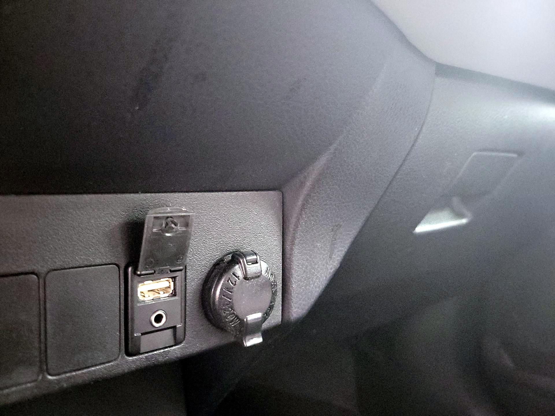 Thumbnail: 2015 Toyota RAV4 - 18