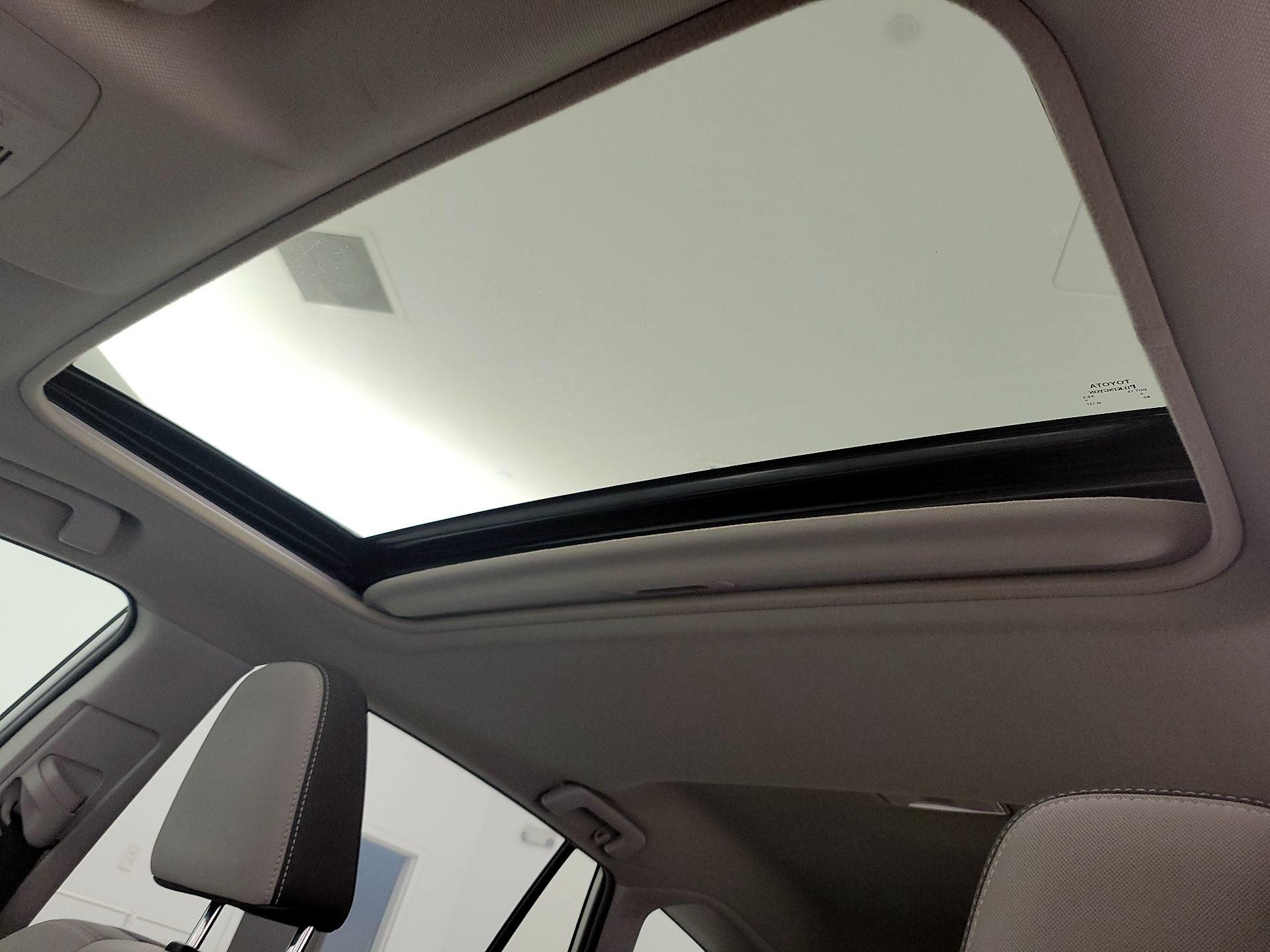 Thumbnail: 2015 Toyota RAV4 - 19