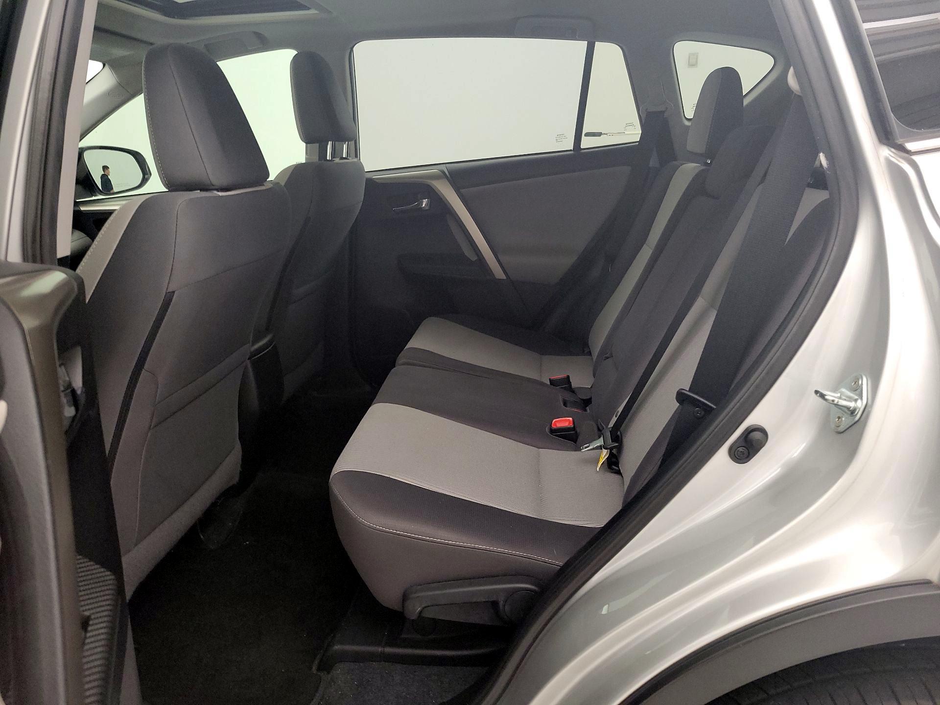 Thumbnail: 2015 Toyota RAV4 - 20