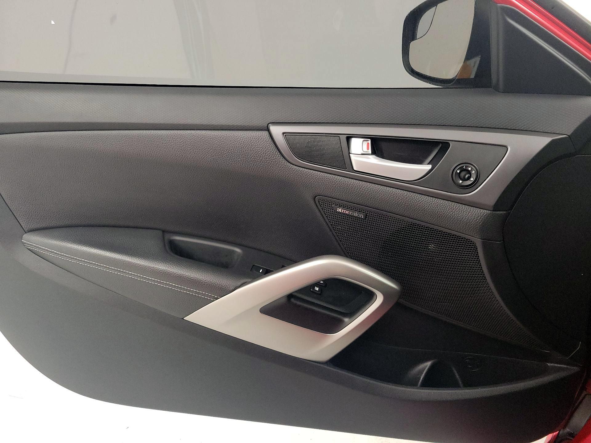 Thumbnail: 2016 Hyundai Veloster - 12