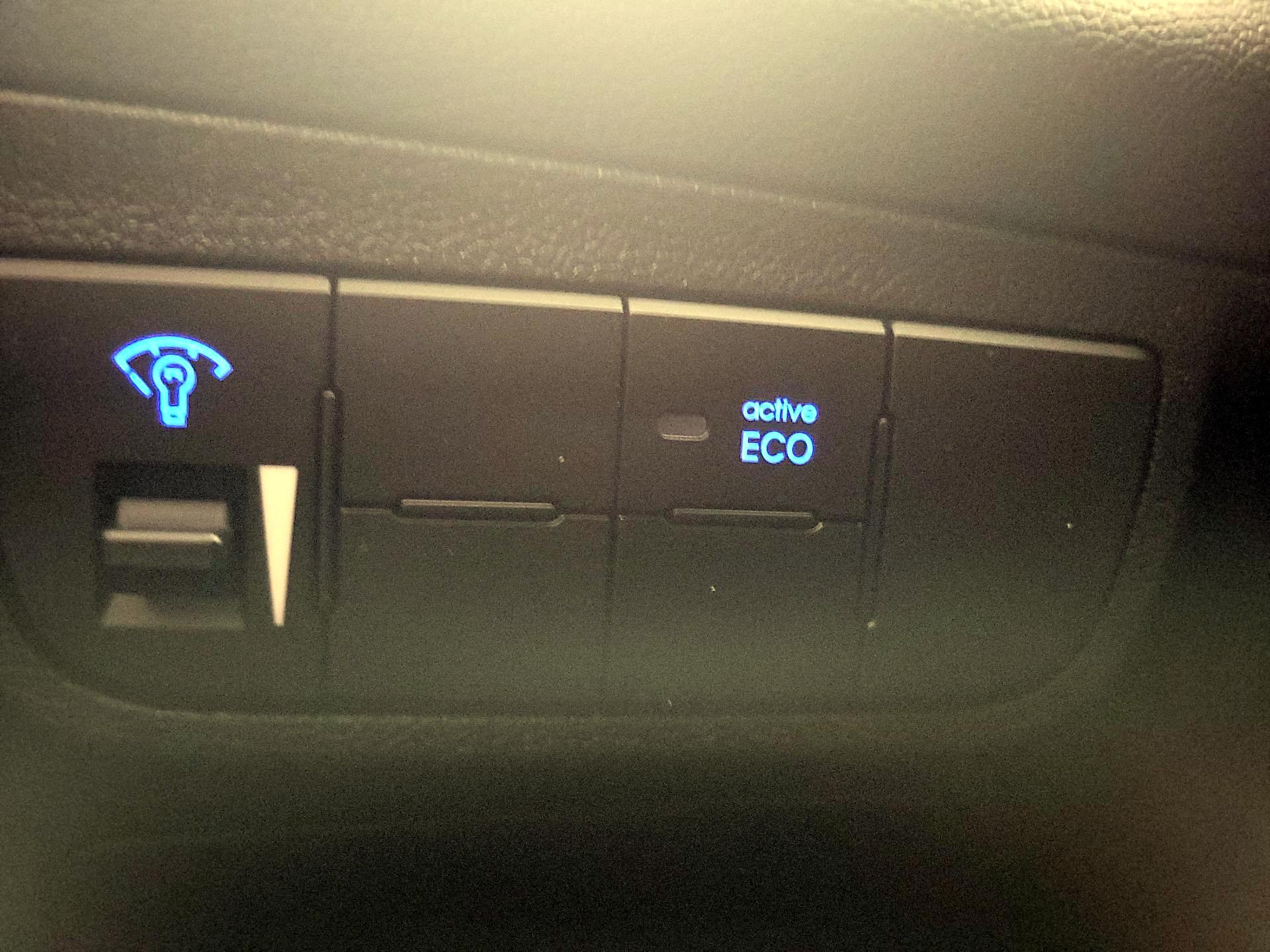 Thumbnail: 2016 Hyundai Veloster - 13