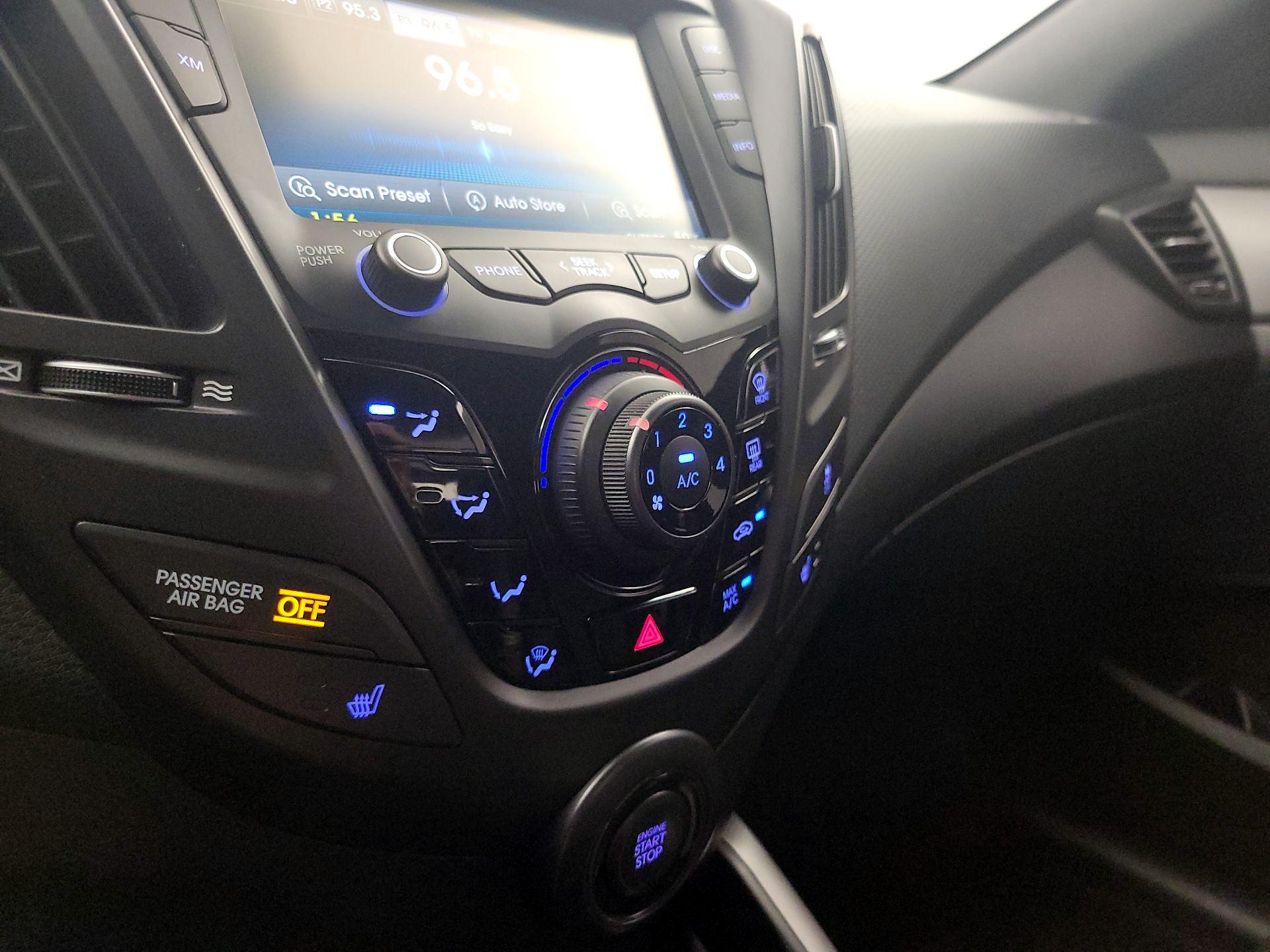 Thumbnail: 2016 Hyundai Veloster - 16