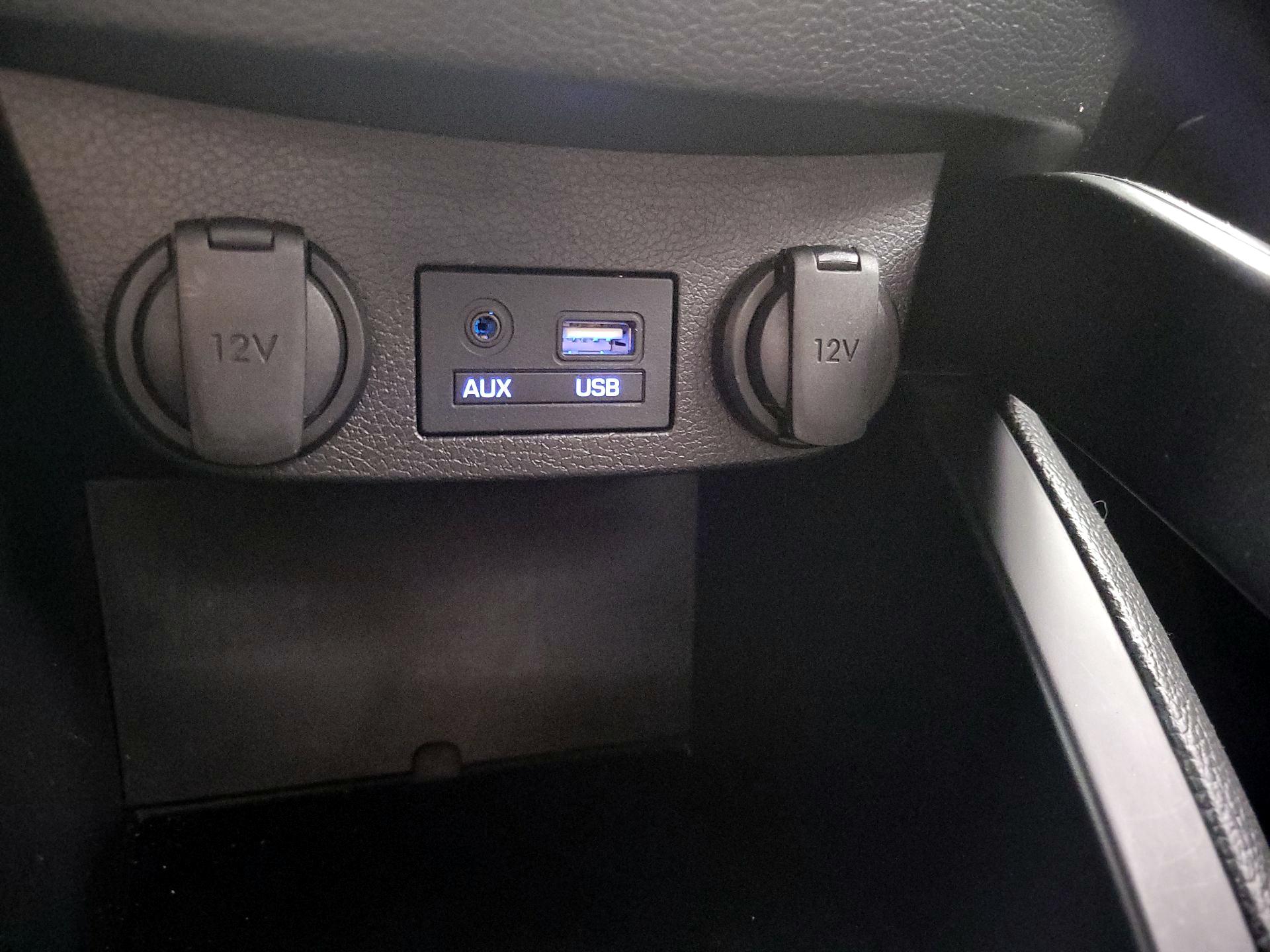 Thumbnail: 2016 Hyundai Veloster - 18