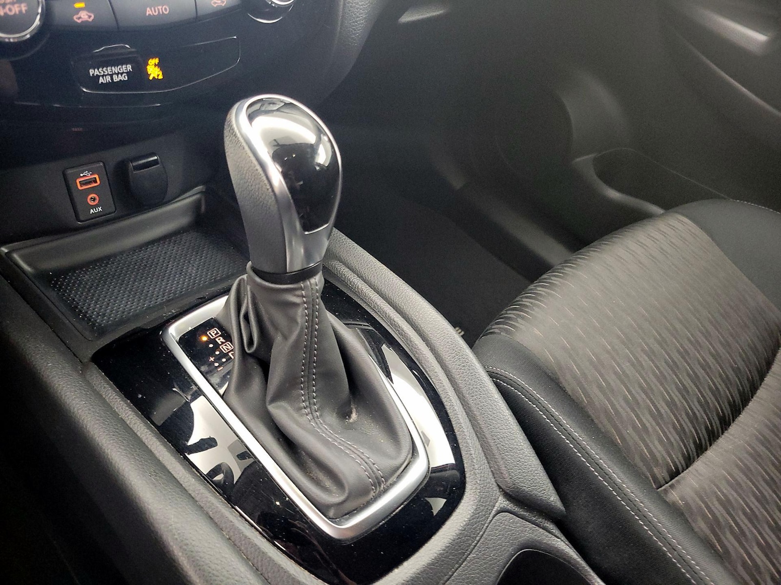 2017 Nissan Rogue SV - Photo 19