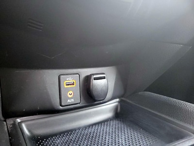 USB/AUX Ports