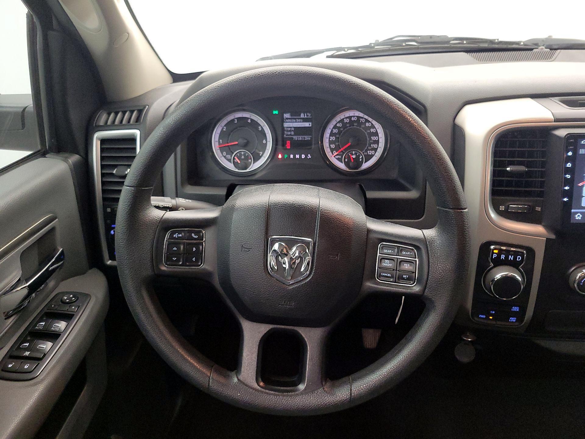 Thumbnail: 2020 RAM 1500 Classic - 10