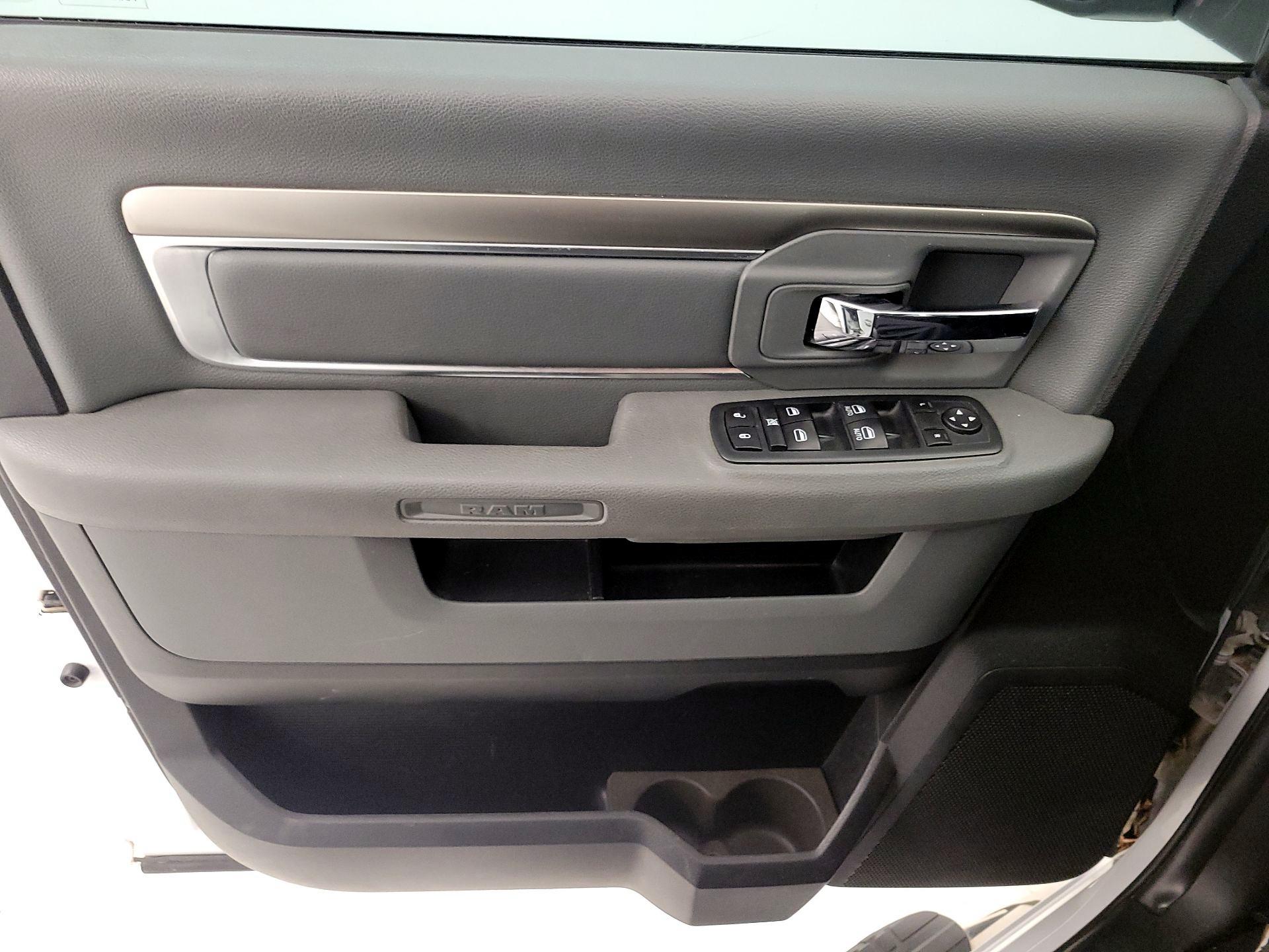 Thumbnail: 2020 RAM 1500 Classic - 12