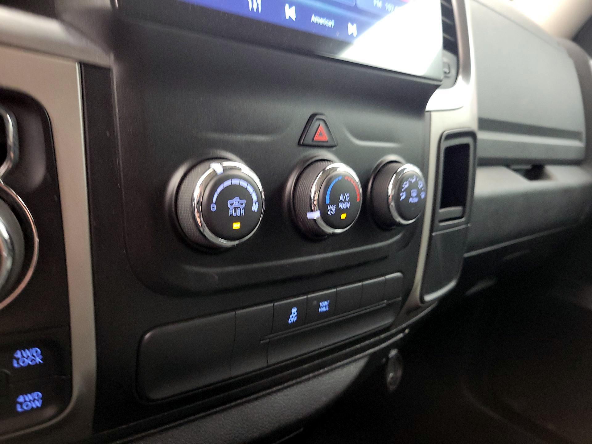 Thumbnail: 2020 RAM 1500 Classic - 16