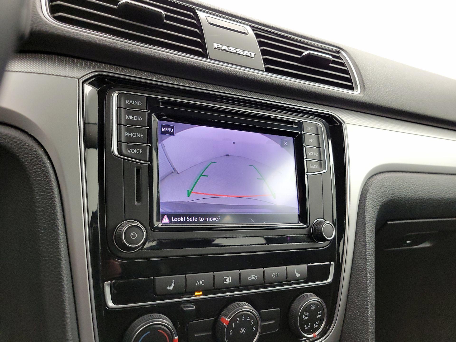 Thumbnail: 2019 Volkswagen Passat - 14