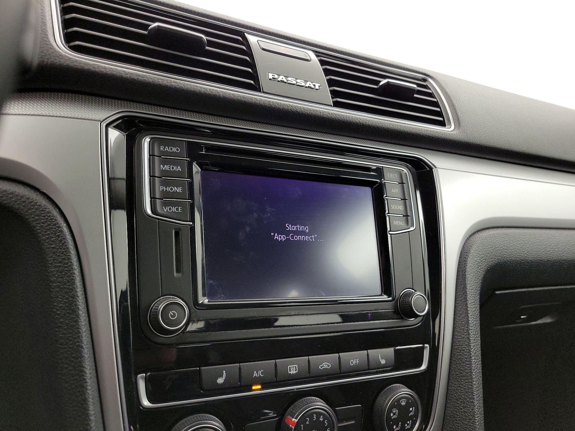 Thumbnail: 2019 Volkswagen Passat - 15