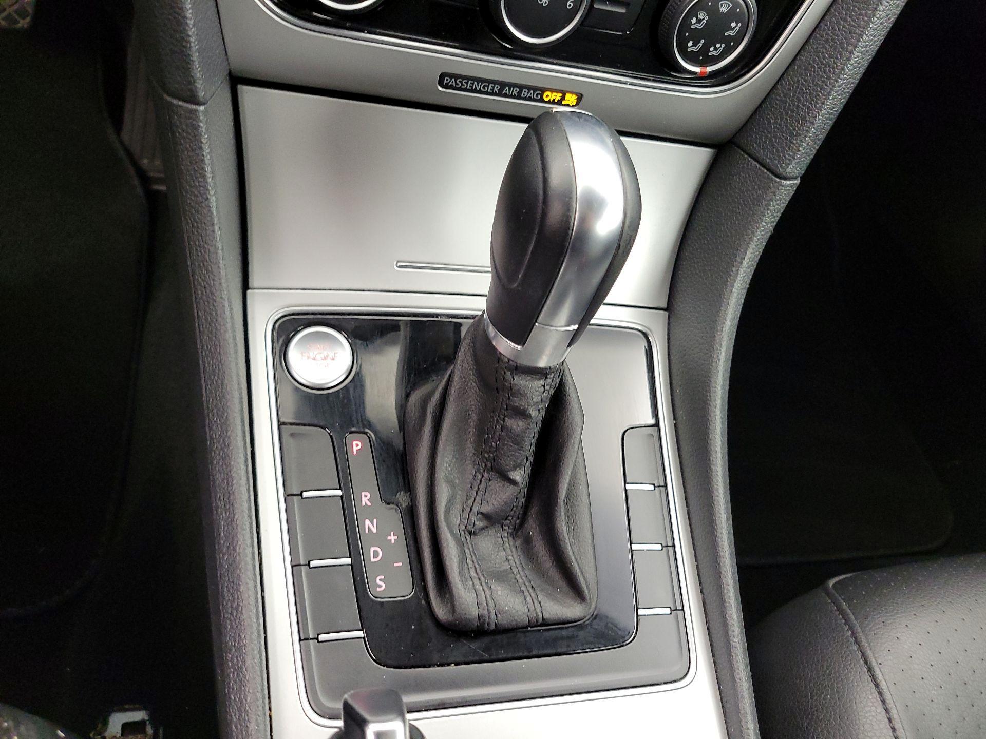 Thumbnail: 2019 Volkswagen Passat - 17