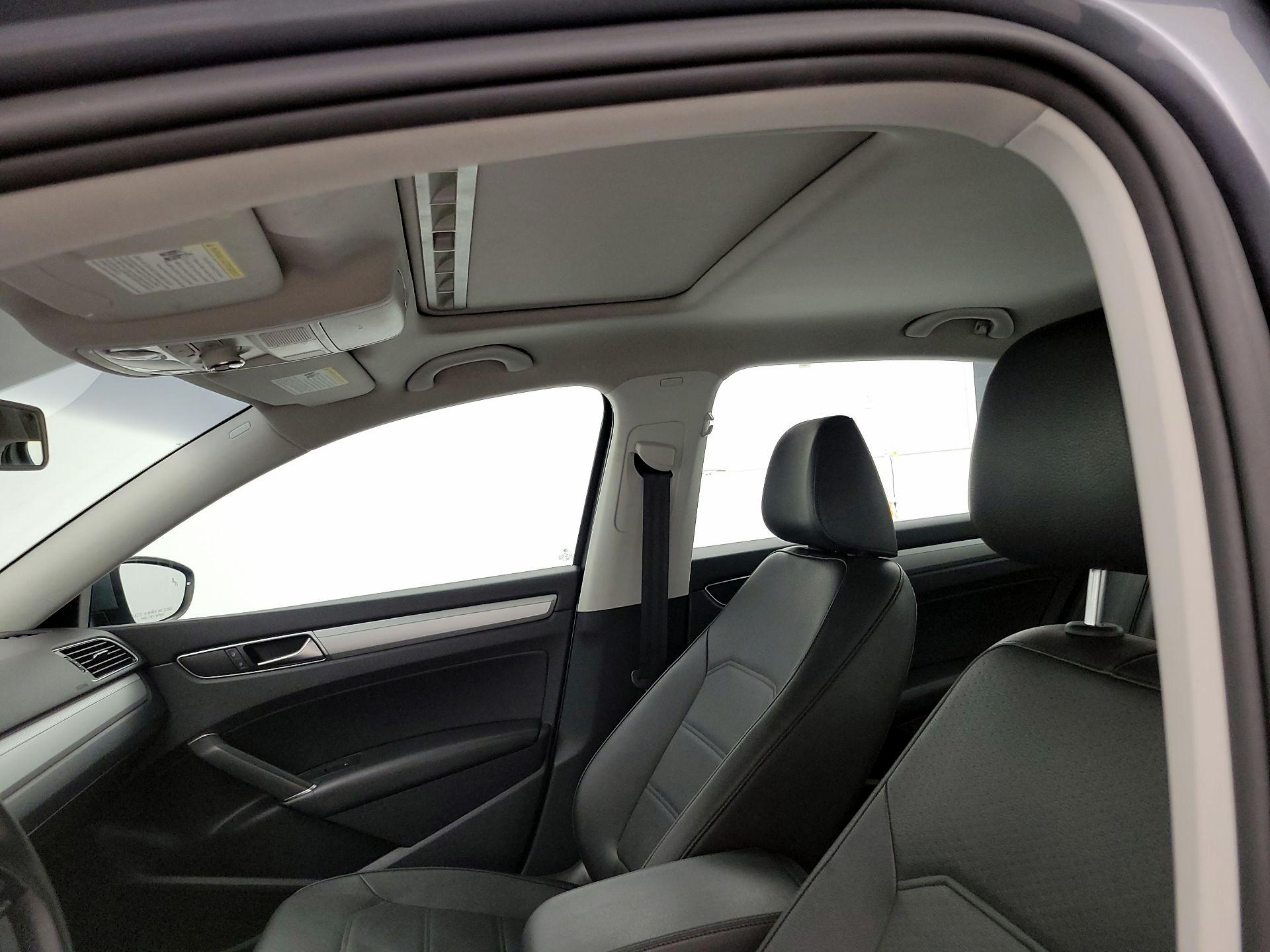 Thumbnail: 2019 Volkswagen Passat - 19