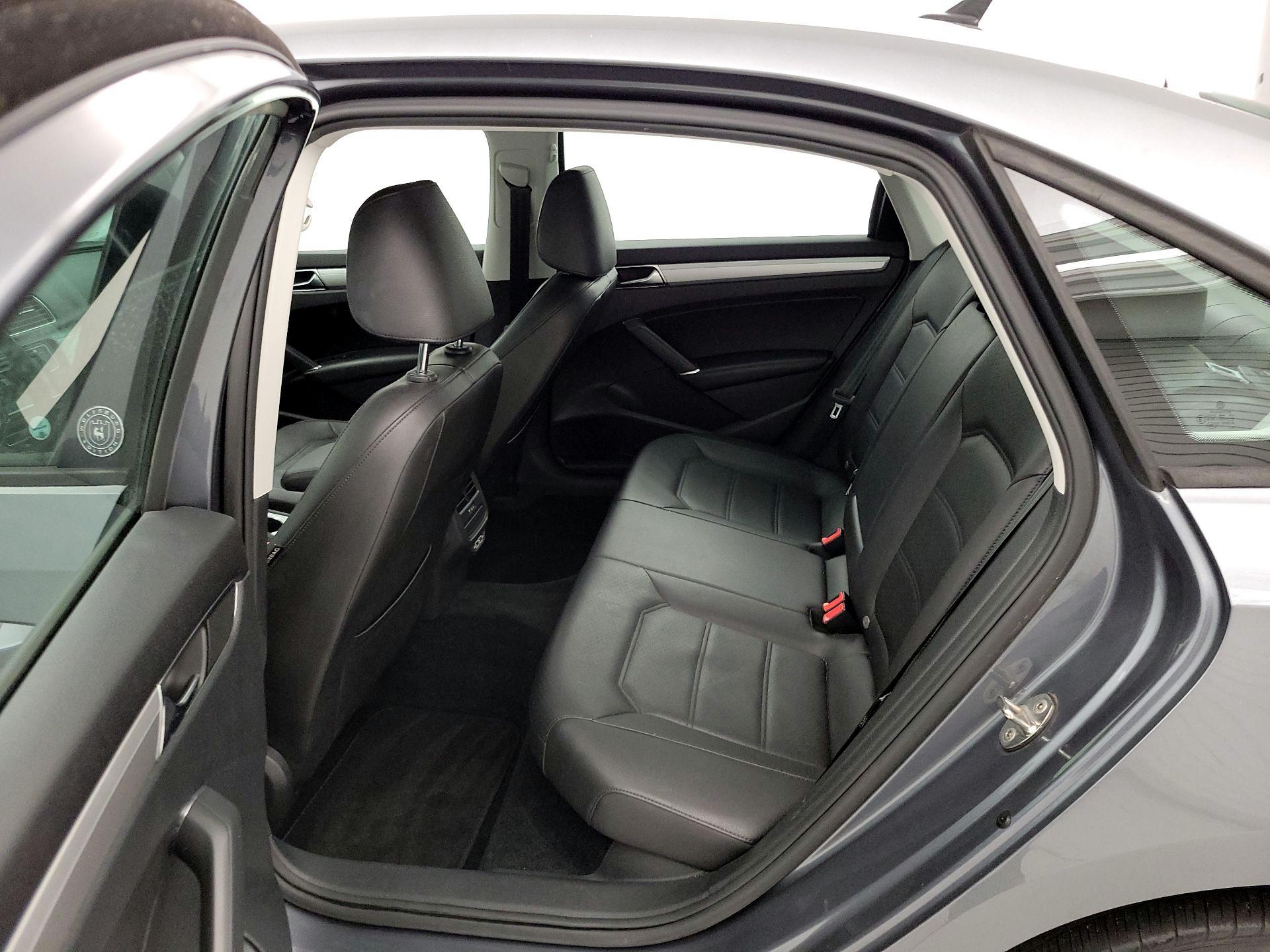 Thumbnail: 2019 Volkswagen Passat - 20