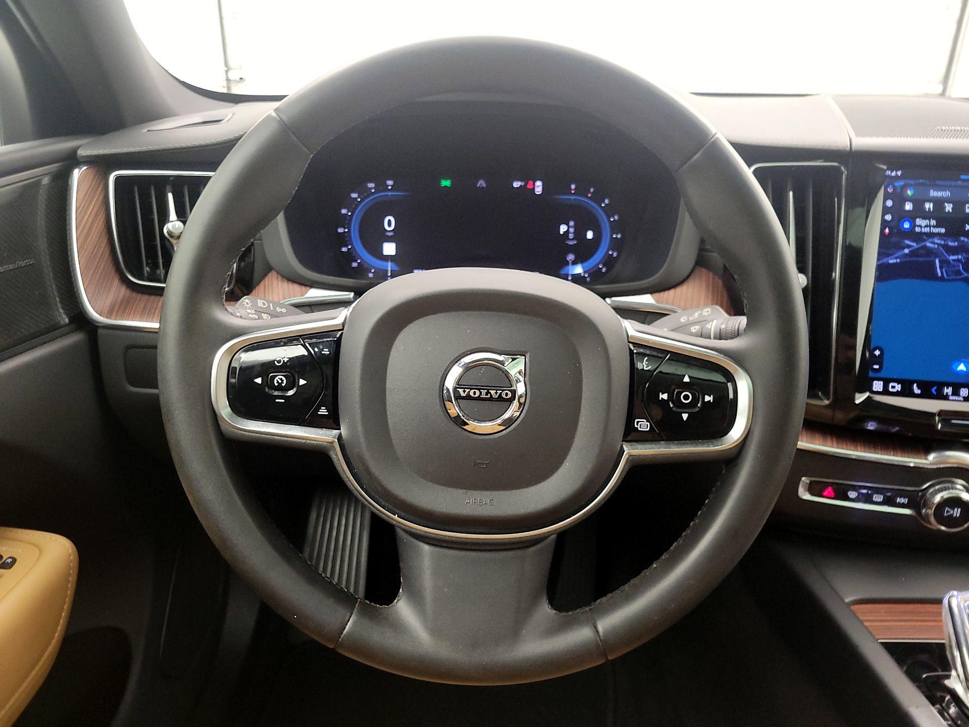 Thumbnail: 2023 Volvo XC60 - 10