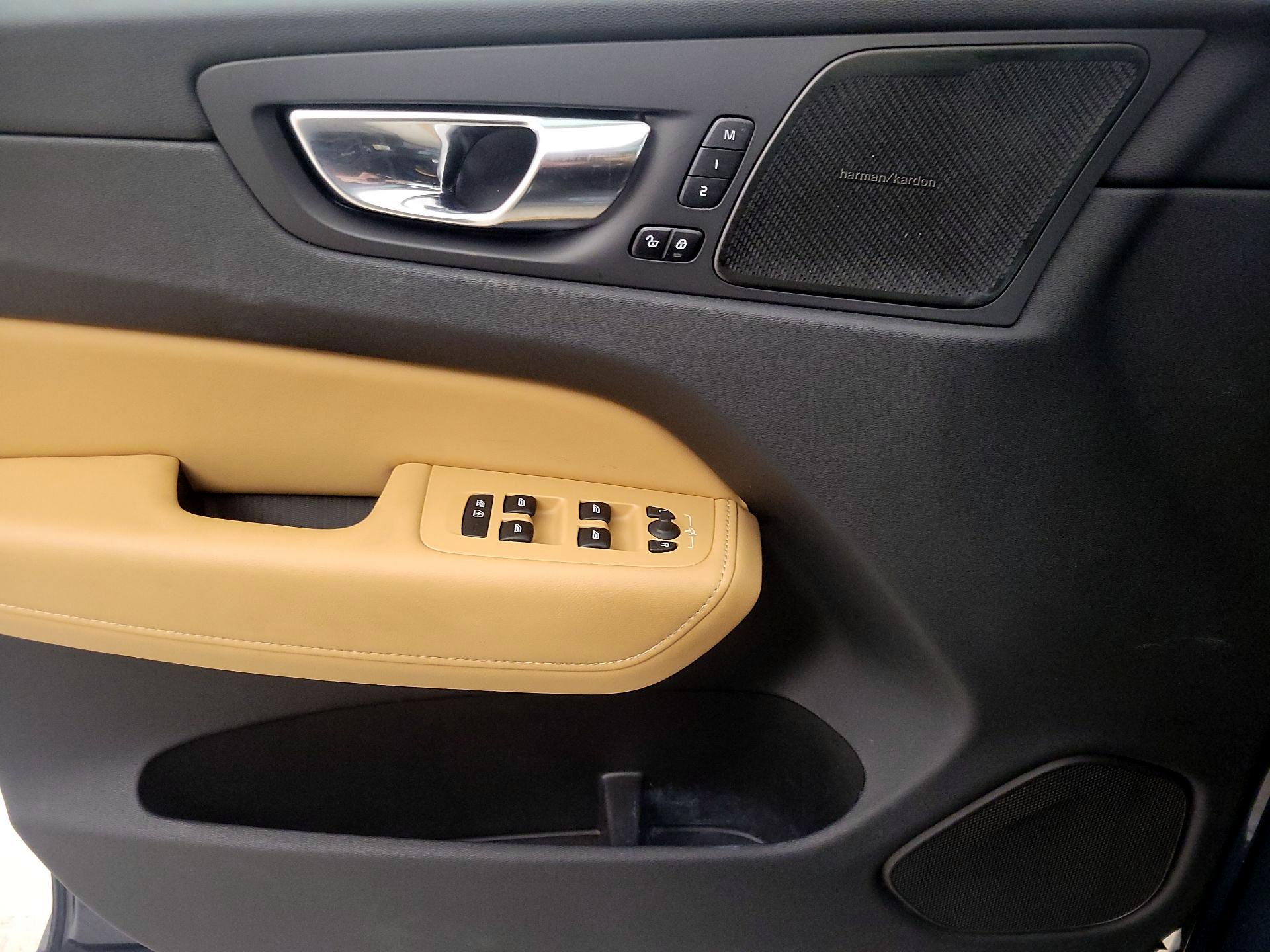 Thumbnail: 2023 Volvo XC60 - 12