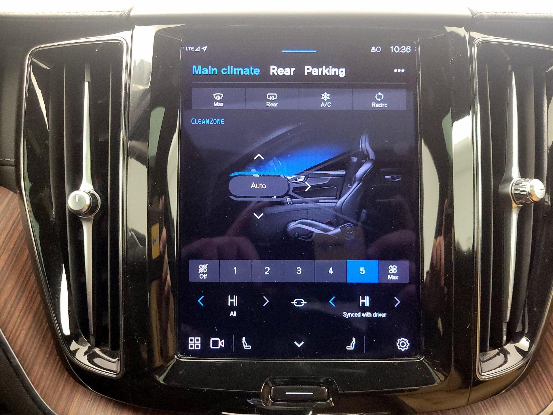 Thumbnail: 2023 Volvo XC60 - 17